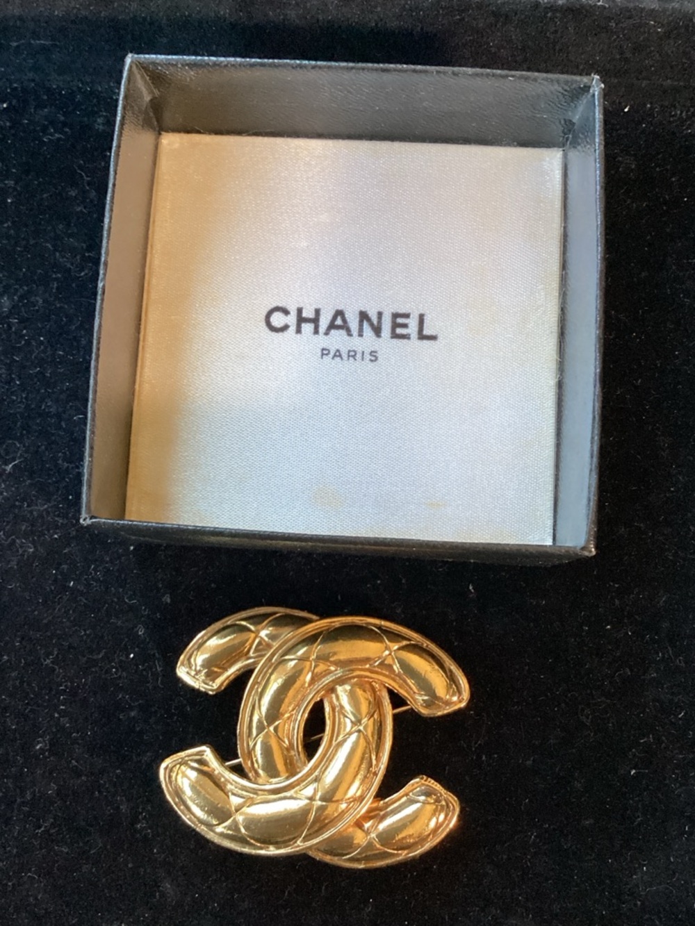 vintage Chanel brooch gold-plated Matelassé .